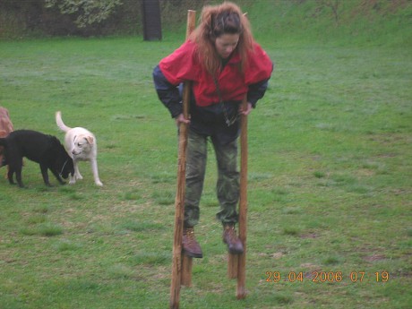 Pohárek 2006 - Panička trénuje chudy1.jpg